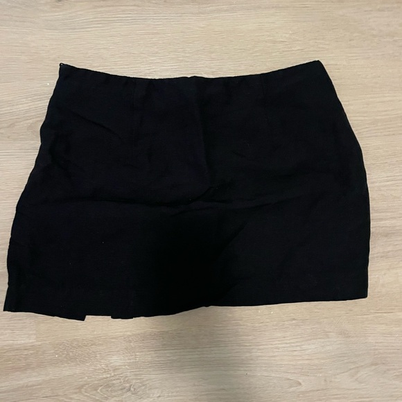 H&M black mini skirt - Picture 2 of 3